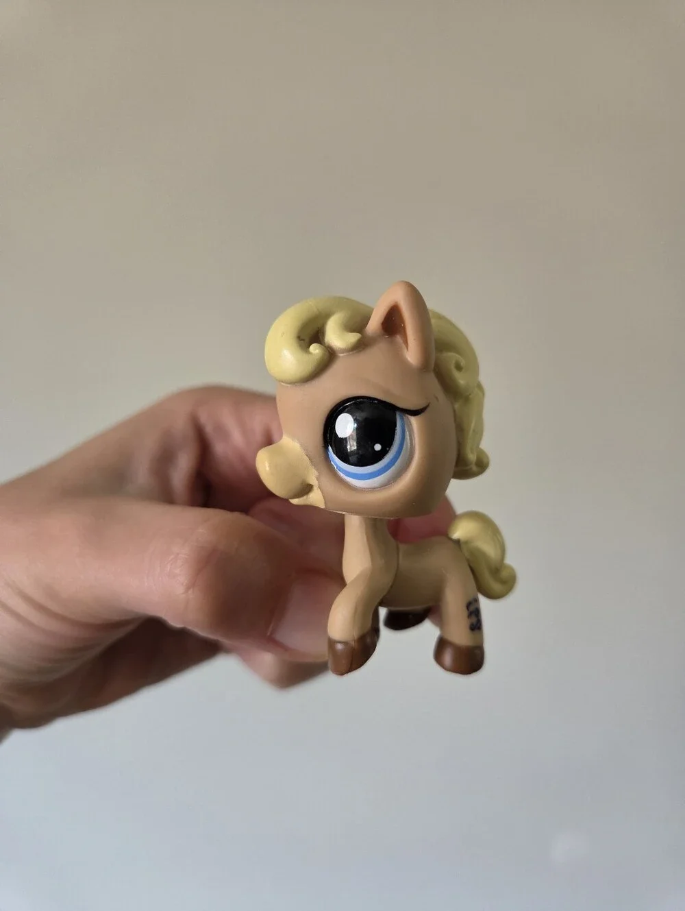 Littlest Pet Shop 1081 Lps Authentic Tan Yellow Blonde Horse Blue Eyes